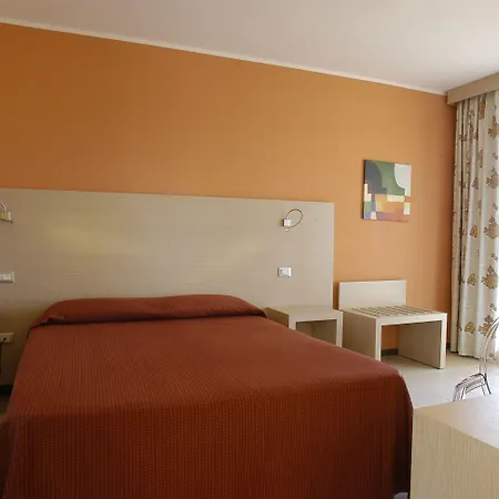 فندق Janus 4*