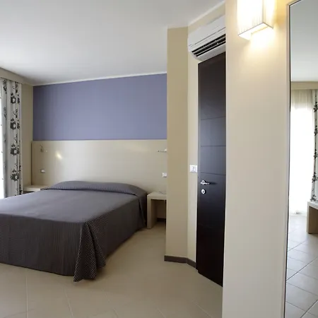 فندق Janus 4*